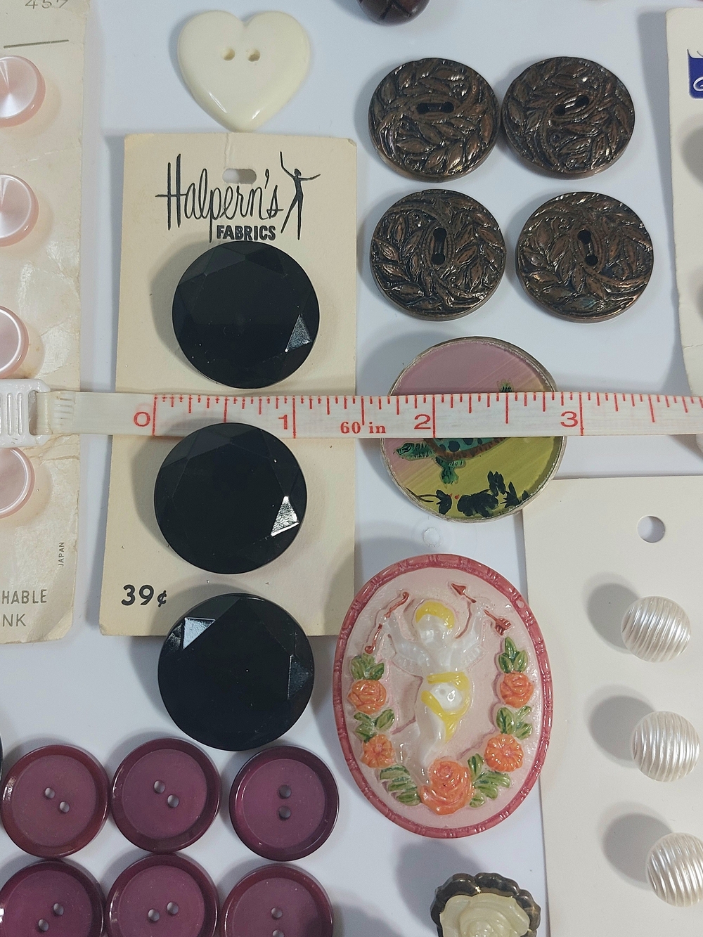 Assorted Vintage Buttons Lot - Black, Red, Pink, Gold, Cream - Picture 8 of 9